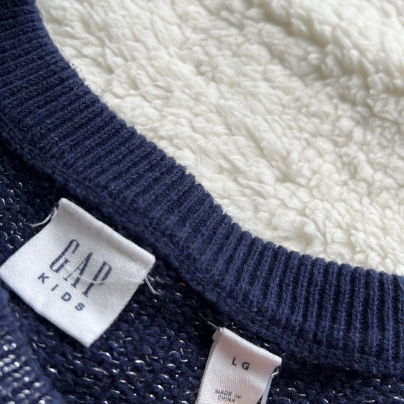 Gap L sweater . Wore once - Picture 2 of 3